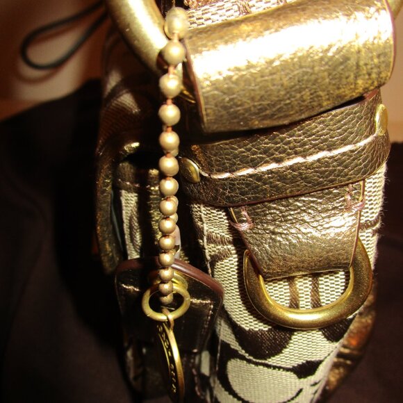 Coach Gold Edged Legacy Pocket Hobo with Signature Lining - Picture 8 of 13